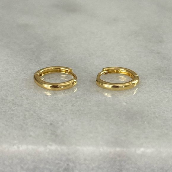 Modest Lu Jewelry - Gold Solid Huggie Hoop Sterling Silver Earrings 

Brand New